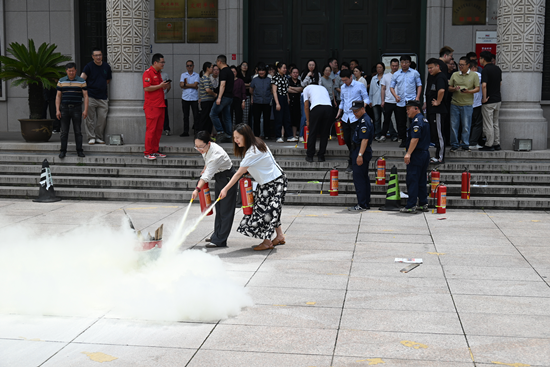 金华义乌人保财险:“理论+实战”消防演习 筑牢安全防线