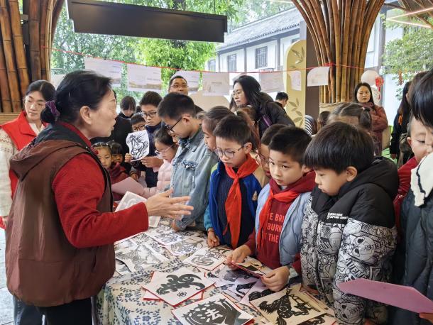 9c1b84a6e5307c45b3e9fd6ffed76373