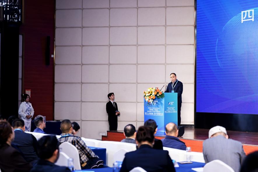 会议室里的人们描述已自动生成