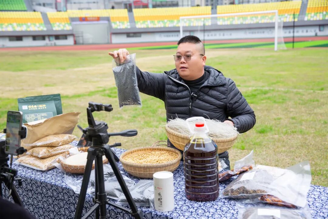 张家界市首届“一村一品一主播”直播大赛圆满收官