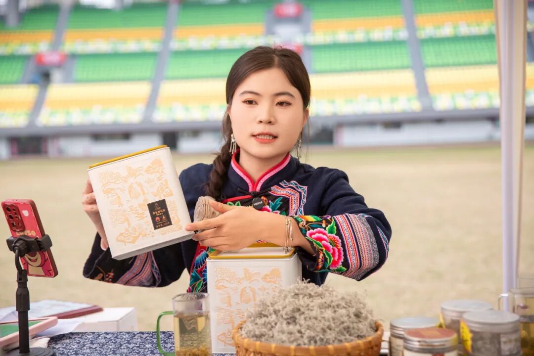 张家界市首届“一村一品一主播”直播大赛圆满收官