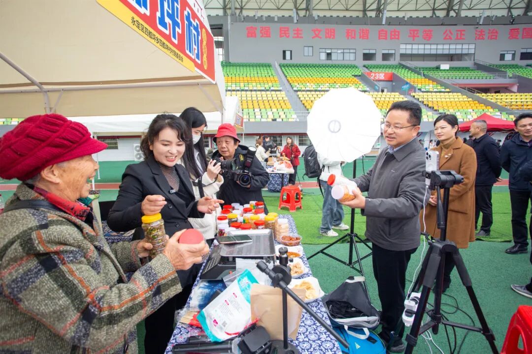 张家界市首届“一村一品一主播”直播大赛圆满收官