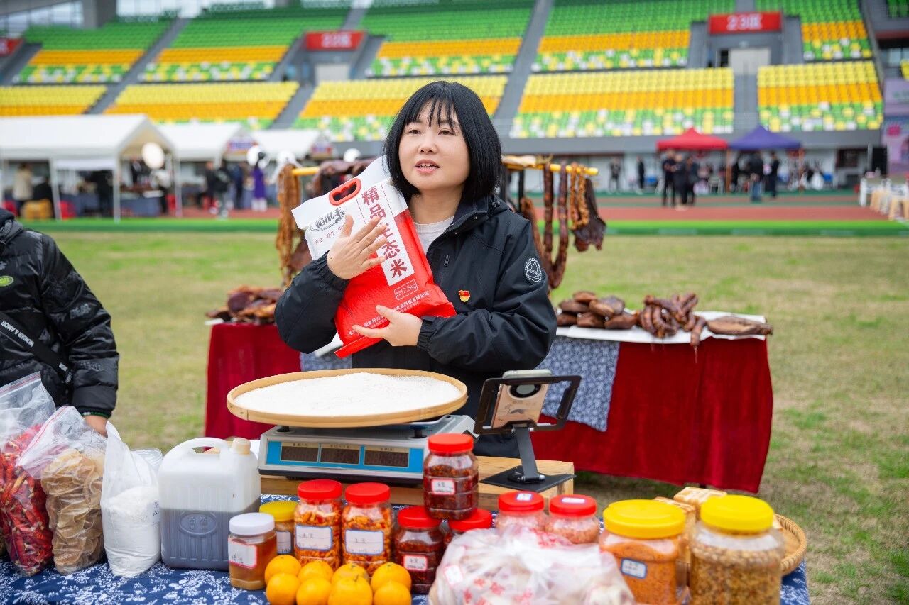 张家界市首届“一村一品一主播”直播大赛圆满收官