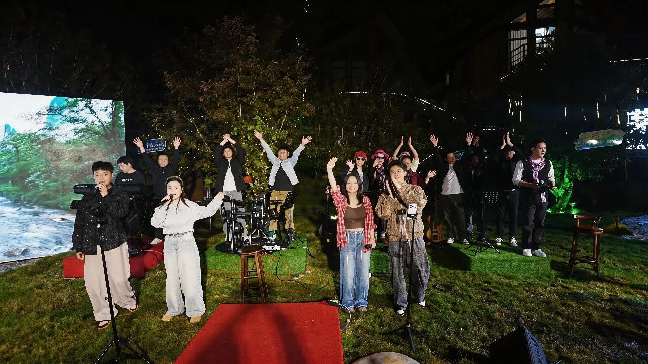 湖南张家界：“茅岩河恋歌”彭小娟原创音乐会精彩上演