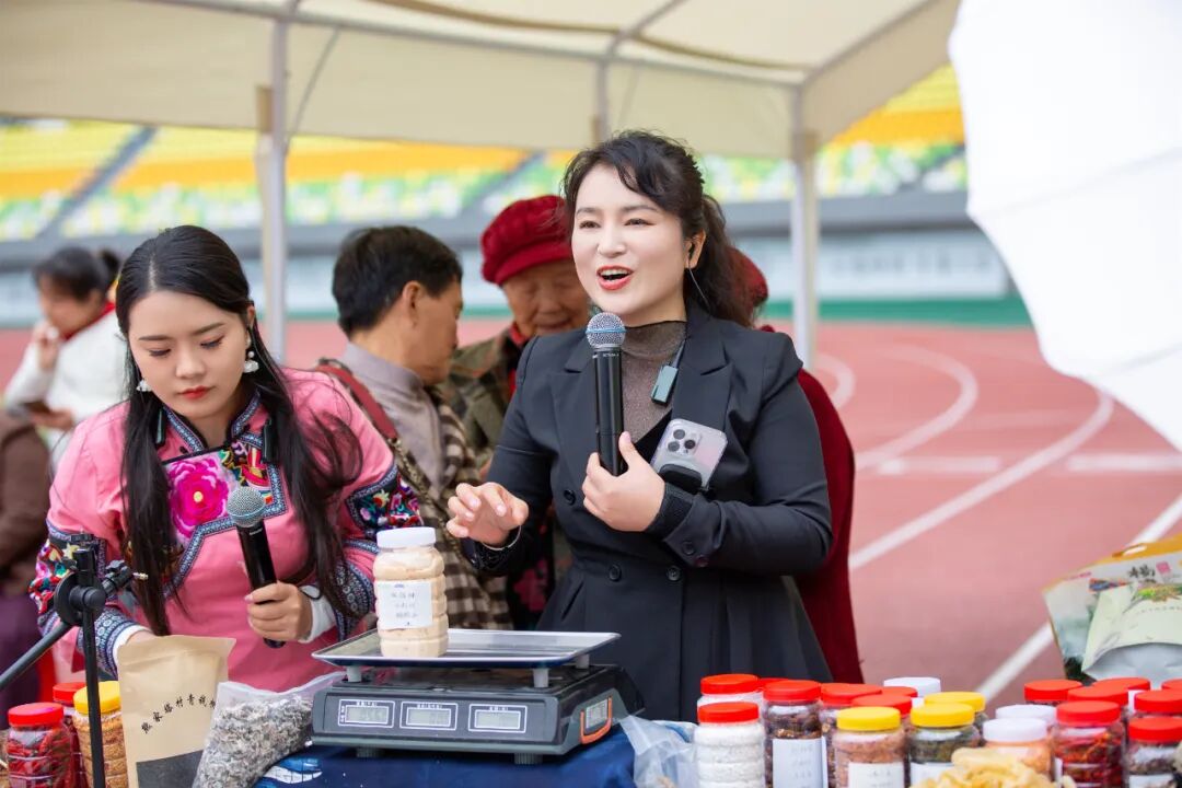 张家界市首届“一村一品一主播”直播大赛圆满收官