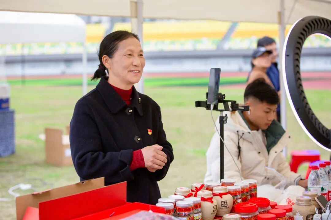 张家界市首届“一村一品一主播”直播大赛圆满收官