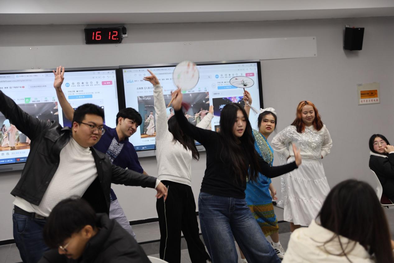 2431722DC93CCD9741B8674727194BFD