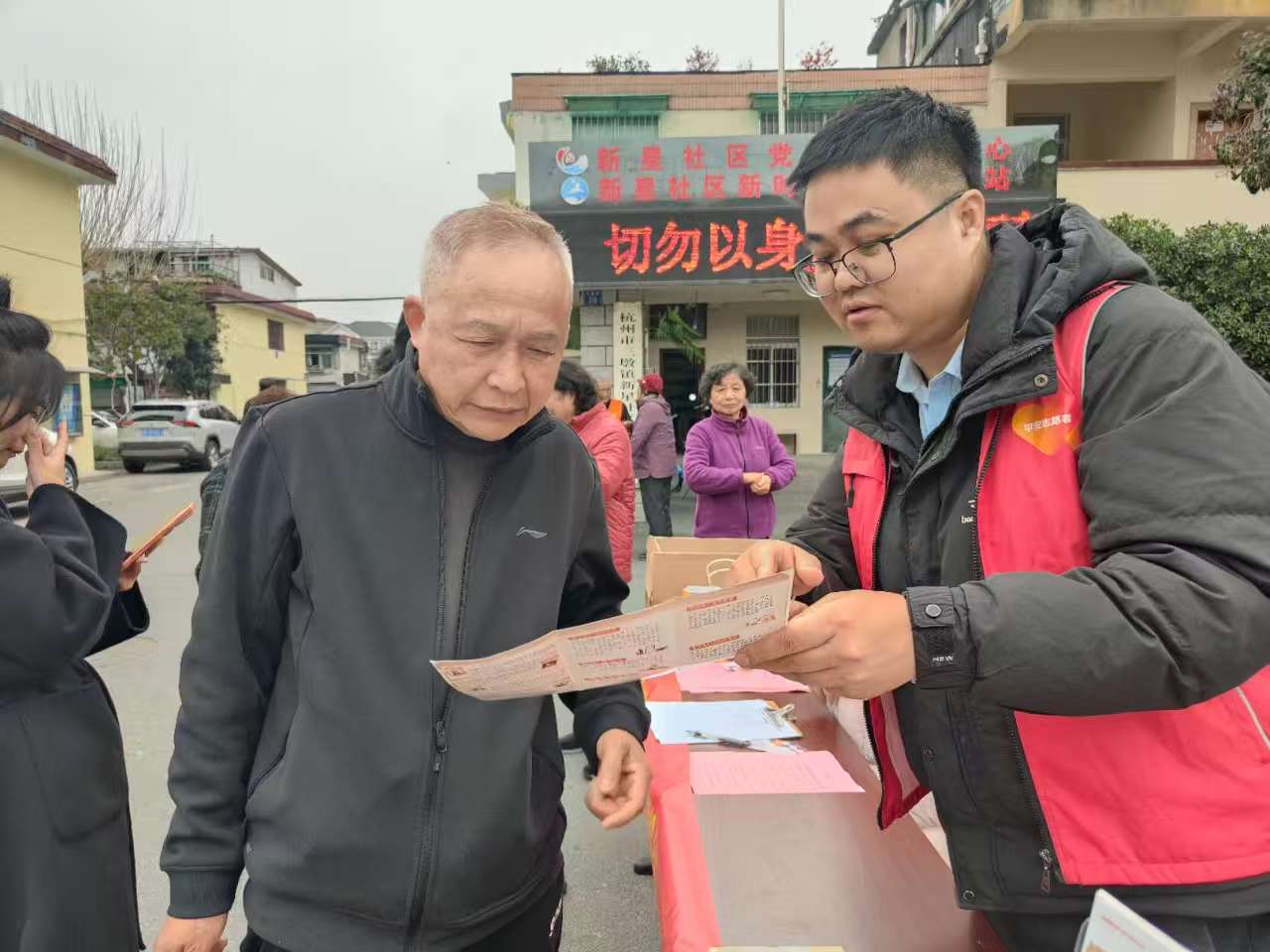 cb6e0dada56447a0b6b85fb11d21a4bf